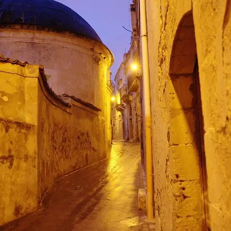 Via Garibaldi * Noto